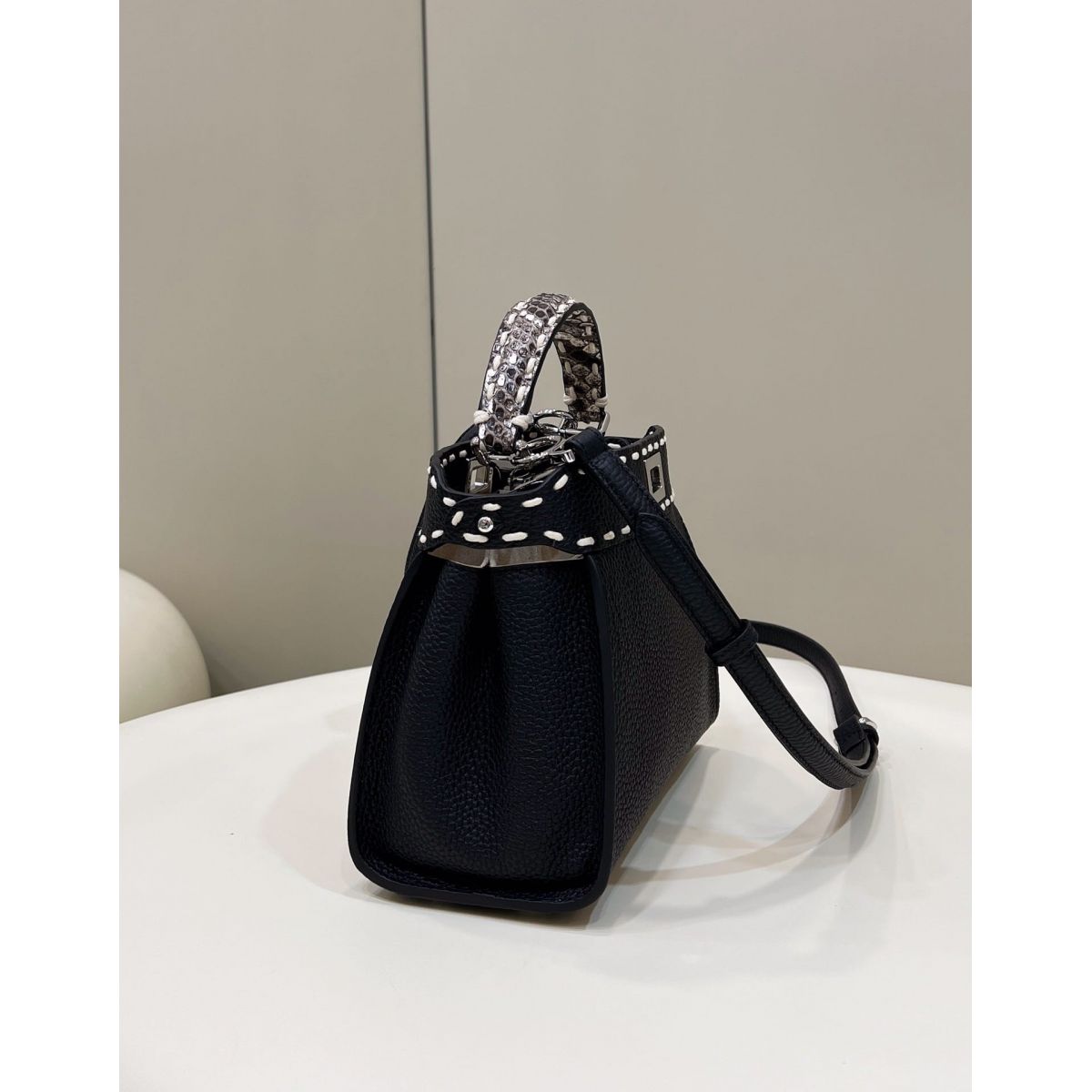 Дамская сумка Fendi Peekaboo ISEEU Дамская сумка Fendi Peekaboo ISEEU