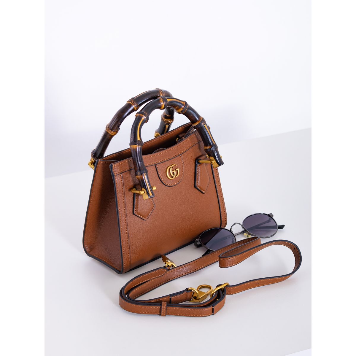 Дамская сумка Gucci DIANA MINI TOTE BAG Дамская сумка Gucci DIANA MINI TOTE BAG